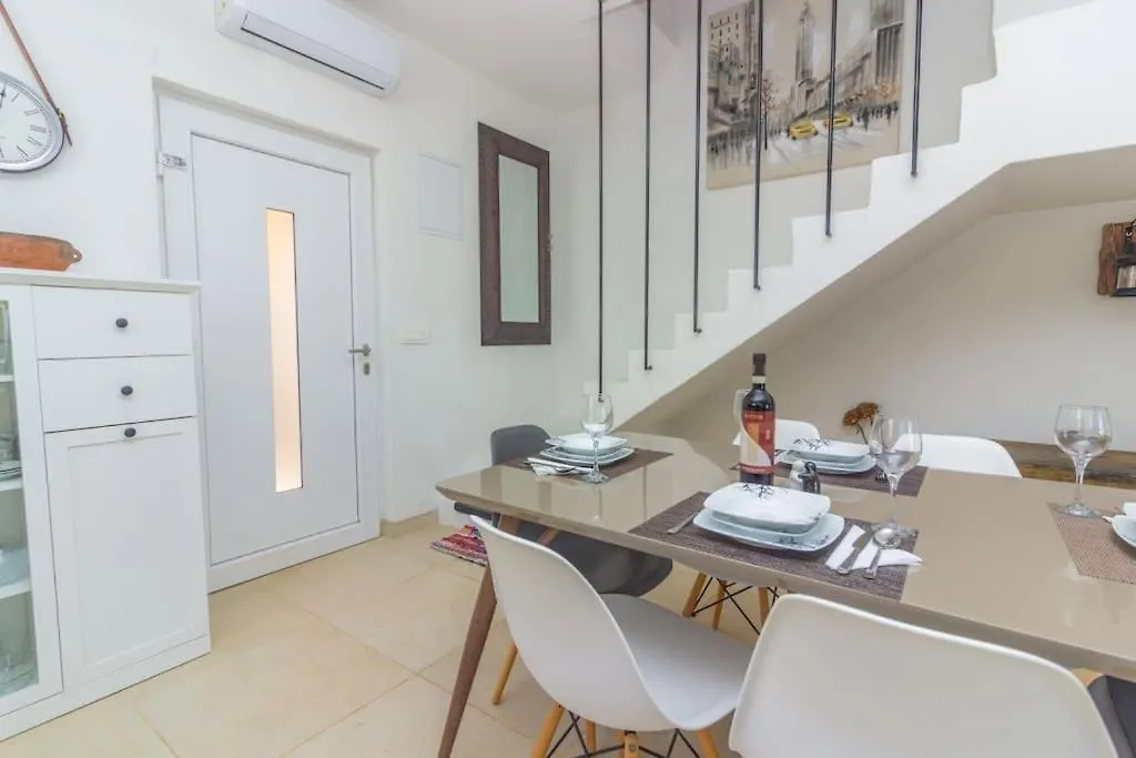 Villa Kuca Za Odmor Laurus S Bazenom à Kukljica Hébergement de vacances