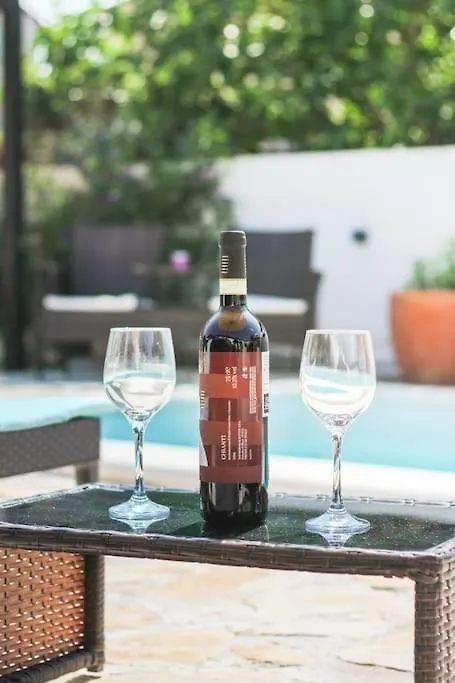 Villa Kuca Za Odmor Laurus S Bazenom à Kukljica Hébergement de vacances
