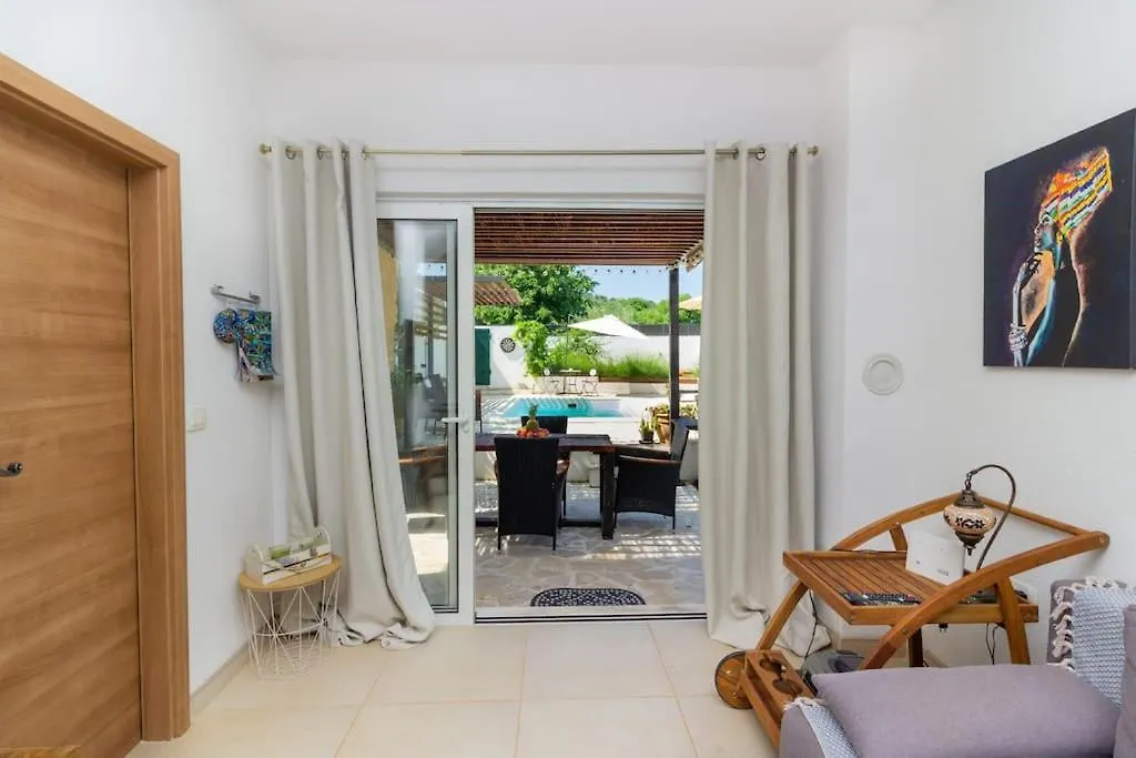 Hébergement de vacances Villa Kuca Za Odmor Laurus S Bazenom à Kukljica