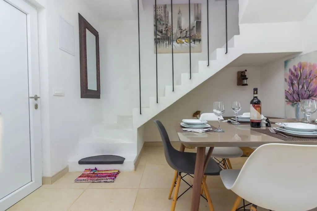 Hébergement de vacances Villa Kuca Za Odmor Laurus S Bazenom à Kukljica