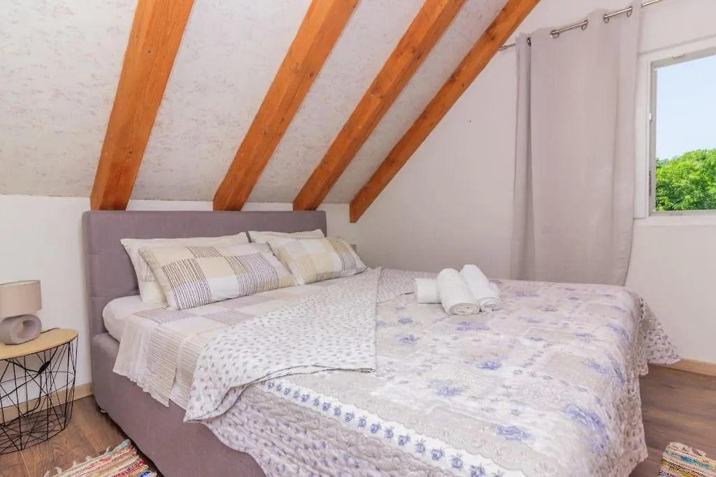 Villa Kuca Za Odmor Laurus S Bazenom à Kukljica Hébergement de vacances